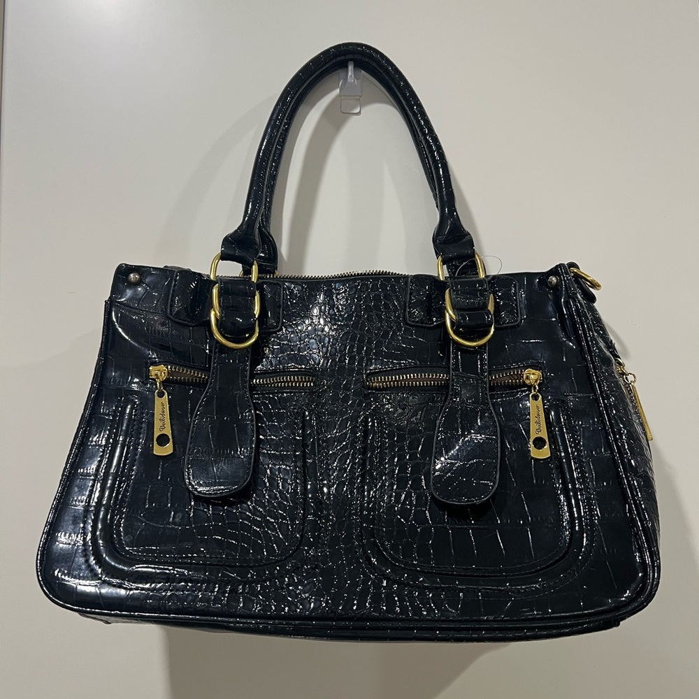 Sophisticated Black Croc-Embossed Shoulder Bag